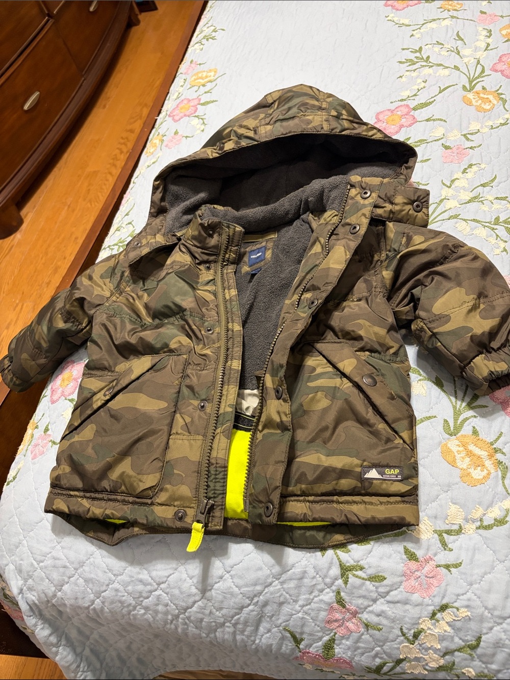 Baby Gap  Camouflage PreOwned Puffer Fleece Lined Jacket Size 18-24 months